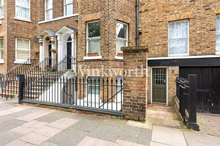 2 Bedroom Flat To Rent In The Green, London, N14