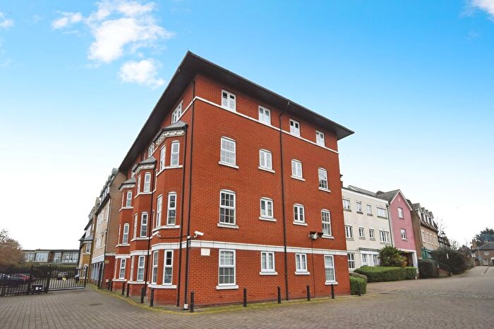 2 Bedroom Flat For Sale In Roche Close, Rochford, Essex, SS4