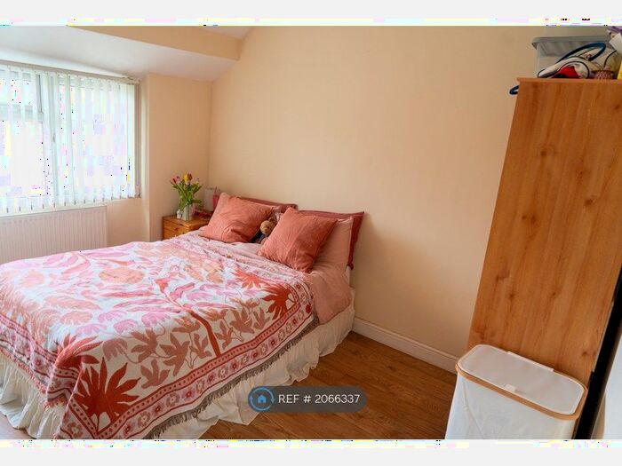 4 Bedroom Semi-Detached House To Rent In Derwent Avenue, Headington, Oxford, OX3