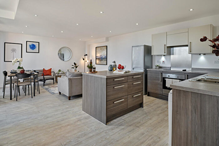 2 Bedroom Flat To Rent In Oxbow, Stephenson House, M5