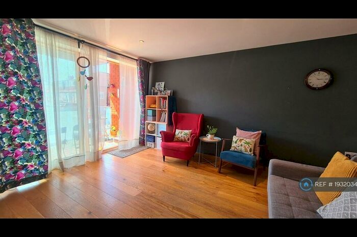 2 Bedroom Flat To Rent In Westholme Garden, Ruislip Manor, Hillingdon, HA4