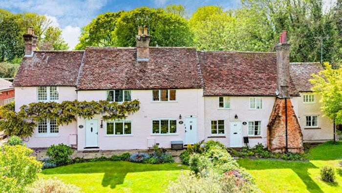 2 Bedroom Cottage For Sale In Chipperfield Road, Bovingdon, Hemel Hempstead, HP3