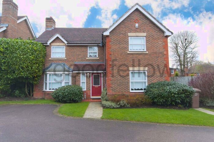 4 Bedroom House To Rent In Kenny Drive/carshalton, SM5