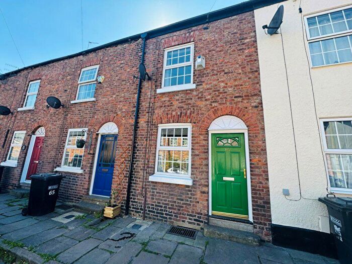 2 Bedroom Terraced House To Rent In St Georges Street (), SK11