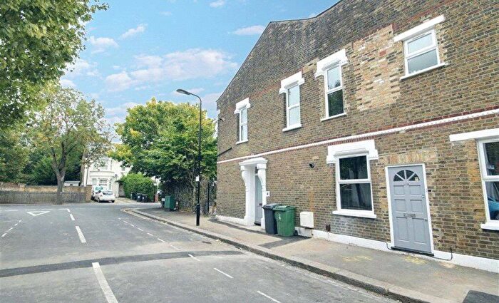 2 Bedroom Flat To Rent In Bulwer Road, Leytonstone, E11