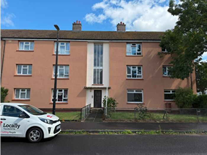 2 Bedroom Flat To Rent In Balmoral Gardens, Dundee, DD4