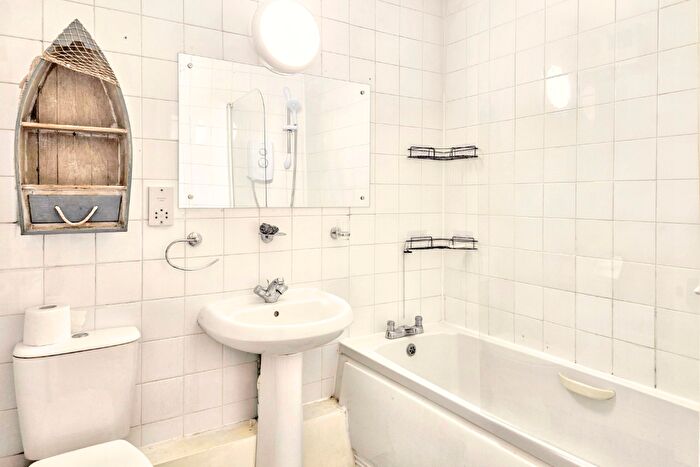 1 Bedroom Flat For Sale In Boundary Court, St. Lawrence Road, Canterbury, CT1