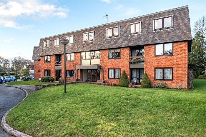 3 Bedroom Penthouse For Sale In Great Austins, Farnham, Surrey, GU9