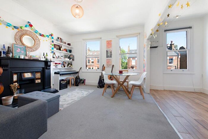 2 Bedroom Flat To Rent In Savernake Road, South End Green, NW3
