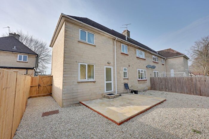 2 Bedroom Flat For Sale In Arnolds Mead, Corsham, SN13