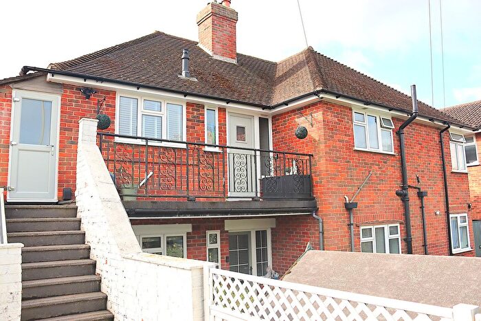 2 Bedroom Maisonette For Sale In Reading Road, Farnborough, GU14