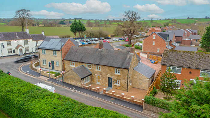 4 Bedroom Detached House For Sale In Wirksworth Road, Derbyshire, DE56