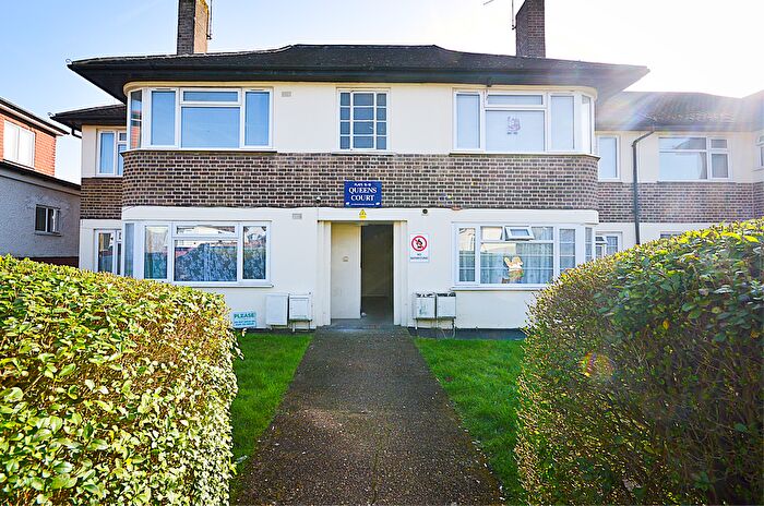 2 Bedroom Flat To Rent In Queens Court, Kenton Lane, Harrow, HA3