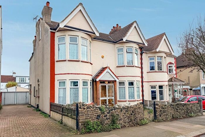 5 Bedroom Semi-Detached House For Sale In Victoria Road, Southend-On-Sea, SS1