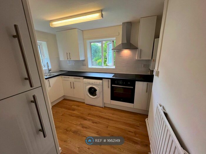 2 Bedroom Maisonette To Rent In Roman Road, London, N10