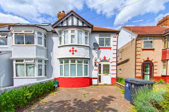 1 Bedroom Flat To Rent In Rydal Crescent, Perivale, Greenford, UB6