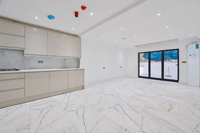 1 Bedroom Flat To Rent In Old Kent Road, Ub, London, SE1