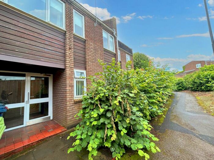 2 Bedroom Flat To Rent In Waltham, Washington, Tyne And Wear, NE38