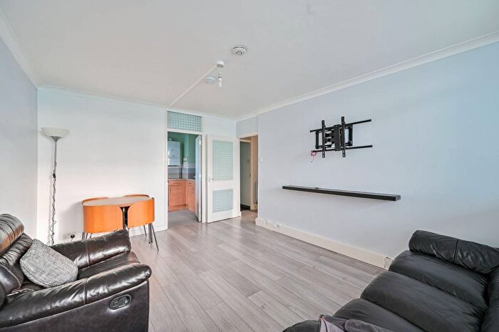 2 Bedroom Flat For Sale In Dacres Road, Forest Hill, London, SE23