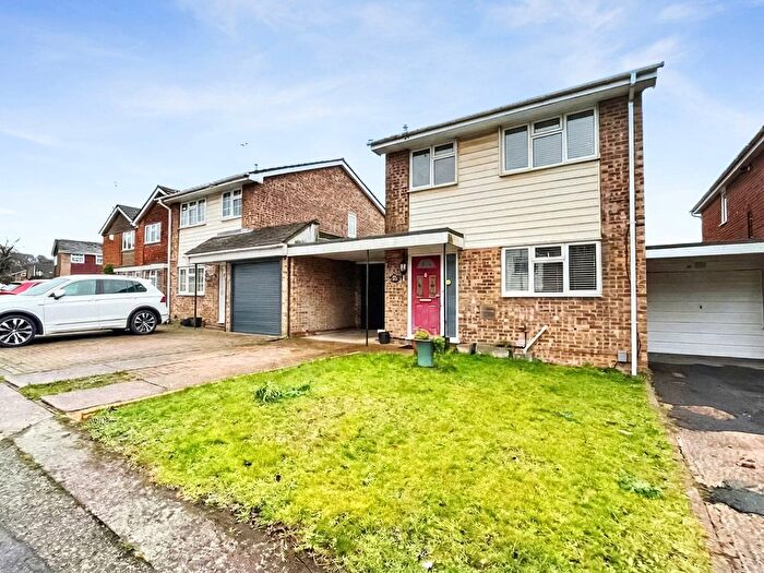 3 Bedroom Link Detached House For Sale In Catterick Road, Chatham, Kent, ME5