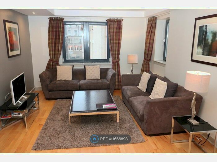2 Bedroom Flat To Rent In High Street, Edinburgh, EH1