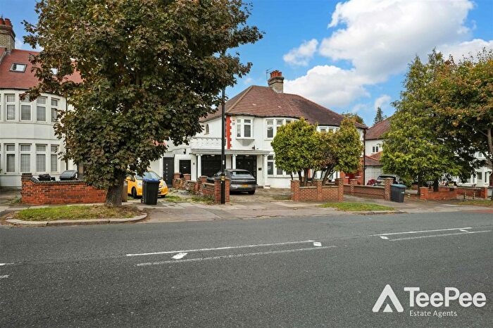 4 Bedroom Semi Detached House For Sale In Bourne Hill, London, N13