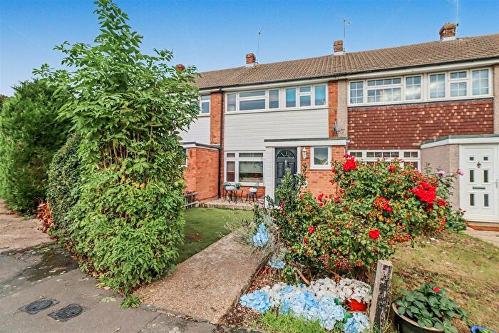 3 Bedroom Terraced House For Sale In Alicia Avenue, Wickford, SS11