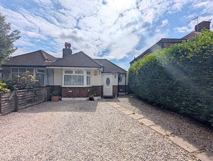2 Bedroom Bungalow For Sale In West View, Feltham, TW14