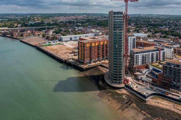 2 Bedroom Flat To Rent In Centenary Plaza, Southampton, SO19