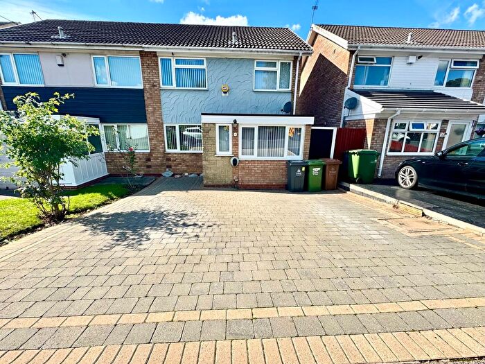 3 Bedroom Semi-Detached House For Sale In Alvington Close, Willenhall, WV12