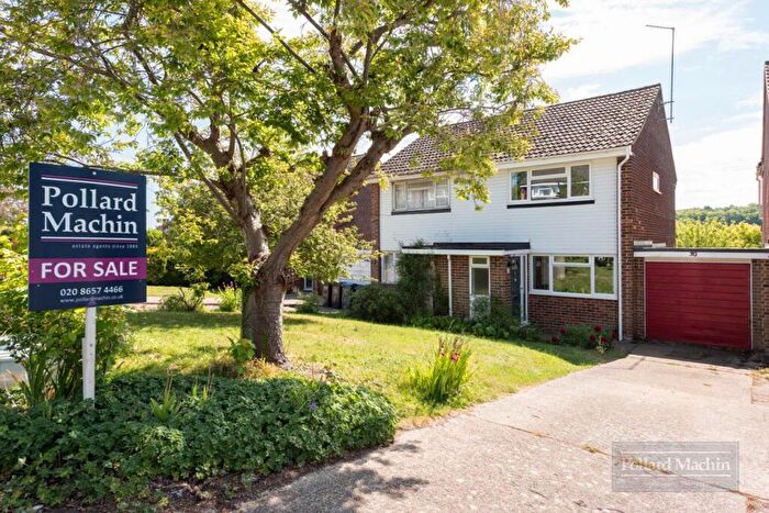 2 Bedroom Semi-Detached House For Sale In Bullfinch Road, South Croydon, CR2
