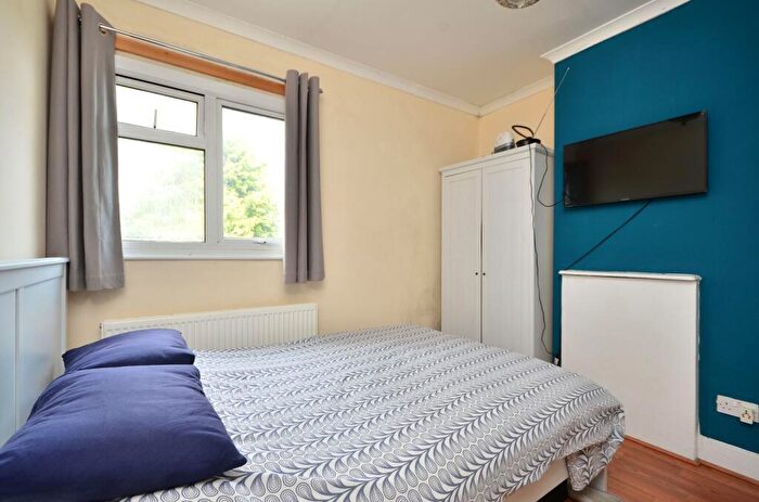 2 Bedroom Flat To Rent In Love Lane, Mitcham, CR4