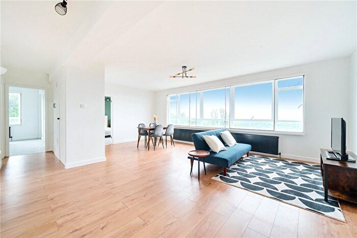 2 Bedroom Flat For Sale In Sydenham, Forest Hill, SE23