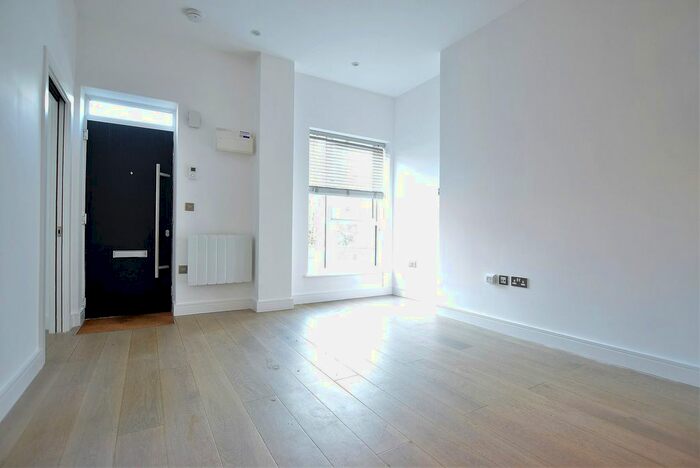 1 Bedroom Flat To Rent In Carey Road, Mulberry House, RG40