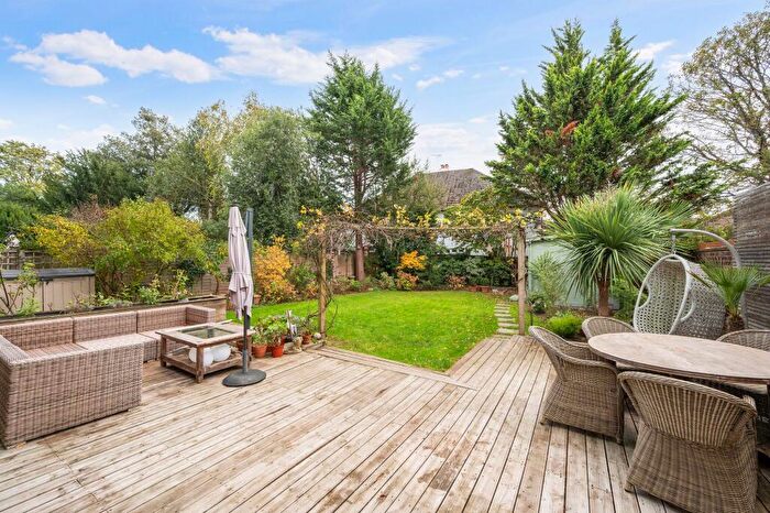 2 Bedroom Flat For Sale In South Terrace, Surbiton, KT6