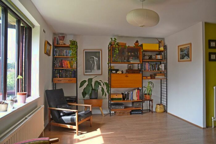 1 Bedroom Flat To Rent In Park Place, Park Street, St Albans, AL2