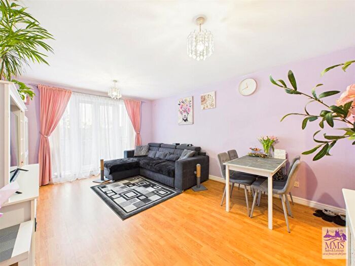 2 Bedroom Apartment For Sale In Keating Close, Rochester, ME1