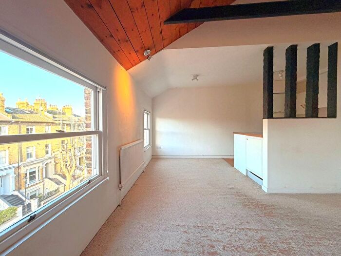 1 Bedroom Flat For Sale In South Hill Park, Hampstead Heath, London, NW3