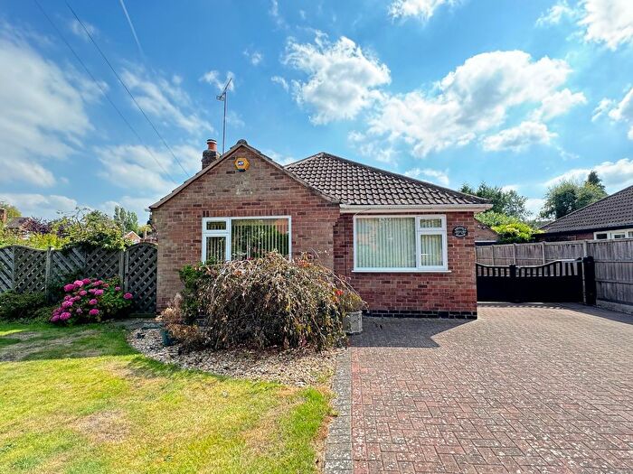 2 Bedroom Detached Bungalow For Sale In Newfield Avenue, Kenilworth, CV8