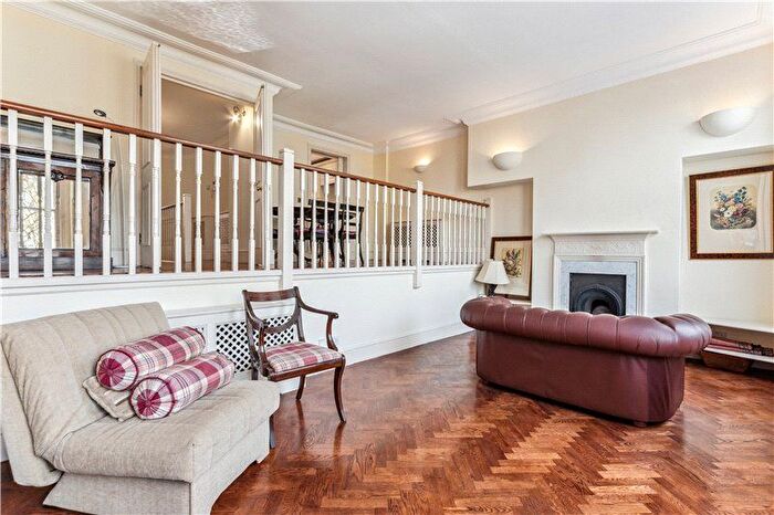 2 Bedroom Flat To Rent In Courtfield Gardens, Gloucester Road, London, SW5
