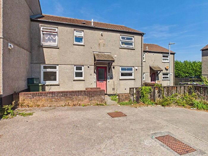 2 Bedroom Flat For Sale In Heamoor, Penzance - Ground Floor Apartment, TR18