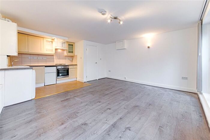 2 Bedroom Flat To Rent In Vale Terrace, Harringay, London, N4