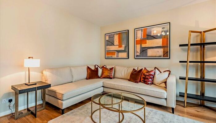 2 Bedroom Flat To Rent In Fulham Road, London, SW3