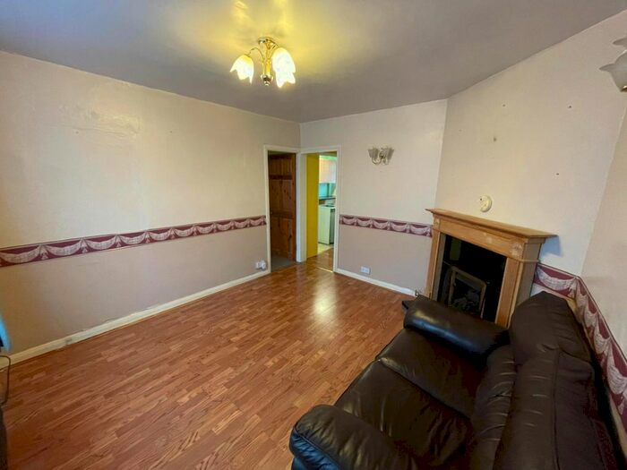 2 Bedroom Maisonette To Rent In Stratford Road, Yeading, Hayes UB4