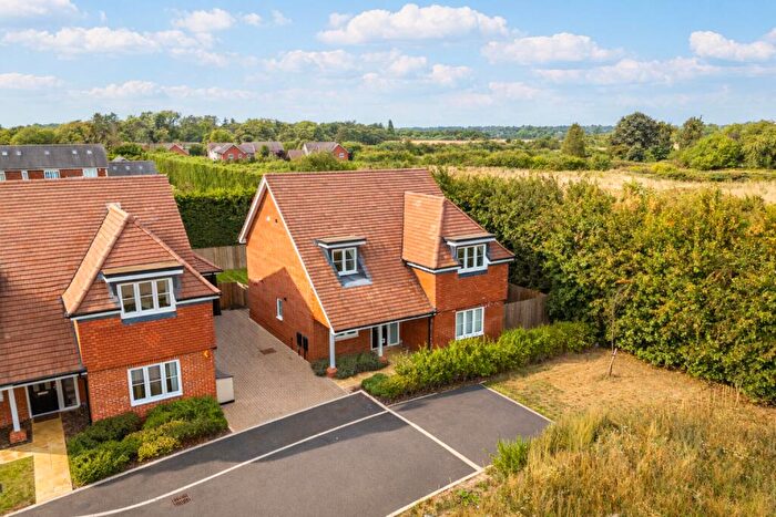 4 Bedroom Detached House For Sale In Lawrence Close, Smallford, St. Albans, Hertfordshire, AL4