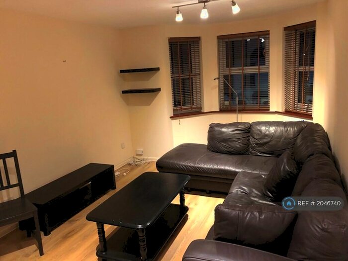 1 Bedroom Flat To Rent In Saffron Court, London, E15