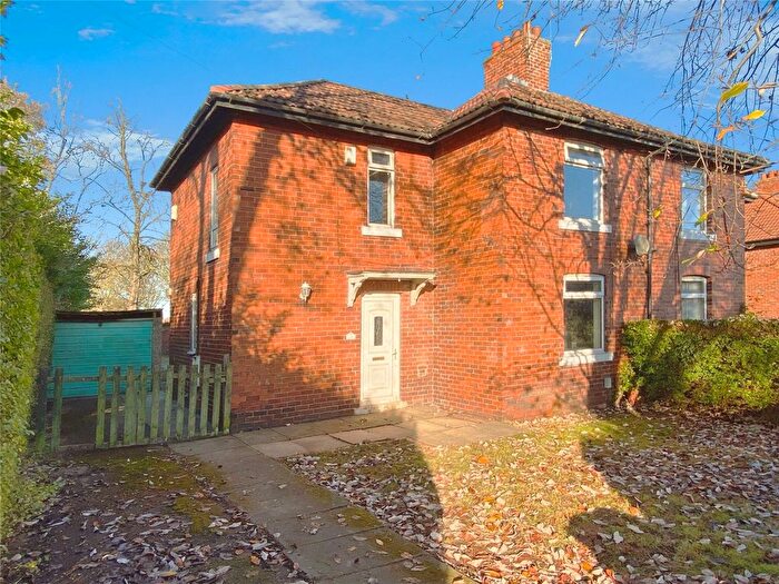 3 Bedroom Semi Detached House For Sale In Castle Mount, Thornhill, Dewsbury, WF12