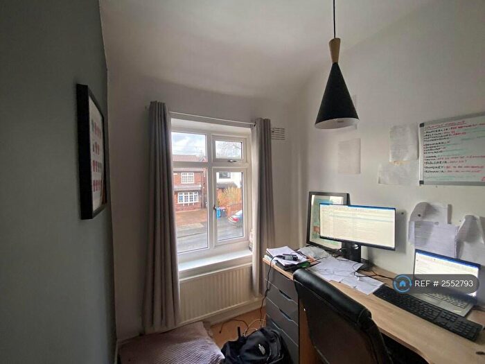 5 Bedroom Semi-Detached House To Rent In Mulgrave Road, Worsley, Manchester, M28