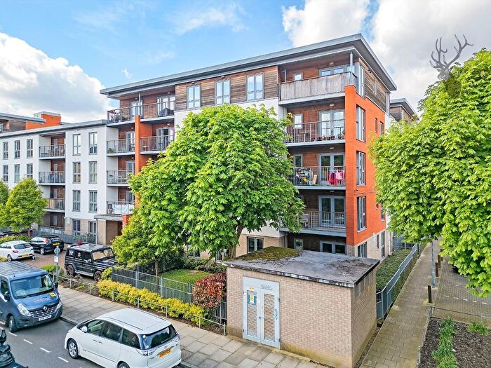 2 Bedroom Flat To Rent In Eastside Mews, Bow, E3