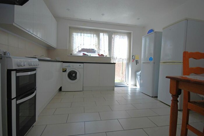 3 Bedroom Apartment To Rent In Culmore Road, Peckham, SE15